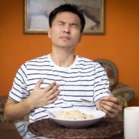 Shortness of breath while eating or after a meal: what to do?