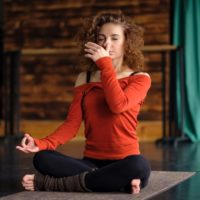 Full yogic breathing on 3 levels: benefits and dangers?