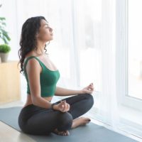 How to breathe to meditate and calm your mind?